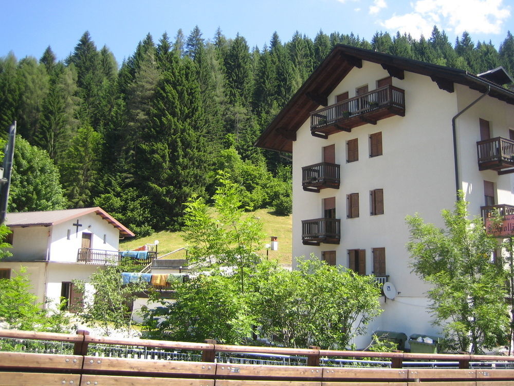 Casa Alpina Sant'Apollinare Hotel Falcade Ngoại thất bức ảnh