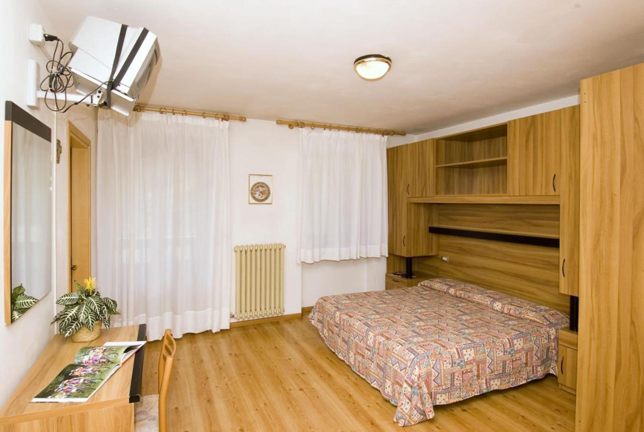 Casa Alpina Sant'Apollinare Hotel Falcade Ngoại thất bức ảnh